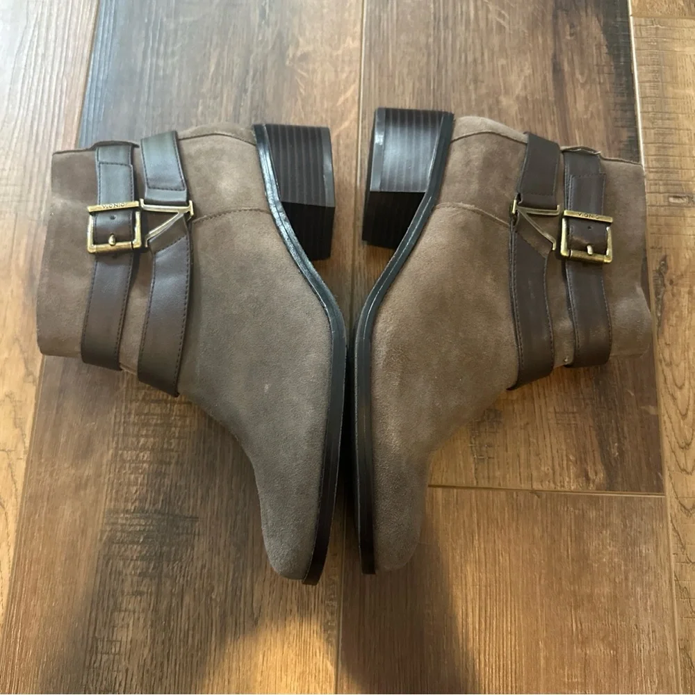 Vionic Hope Mana Suede Ankle Booties Size 7.5 Orthoheel Weather Repellent Greige